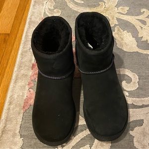 Size 6 black womens ugg boots